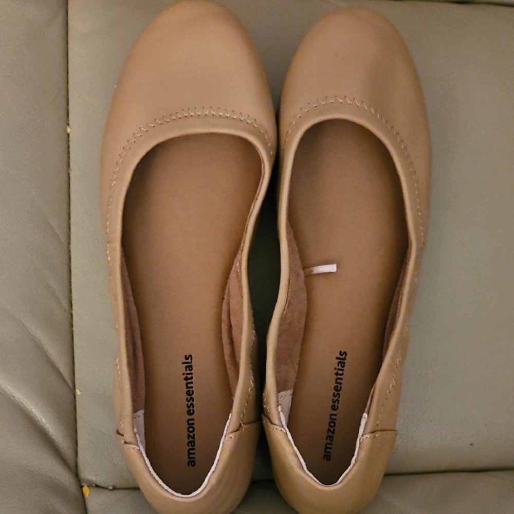 Amazon Essentials Women's Beige Ballet Flats SZ 6